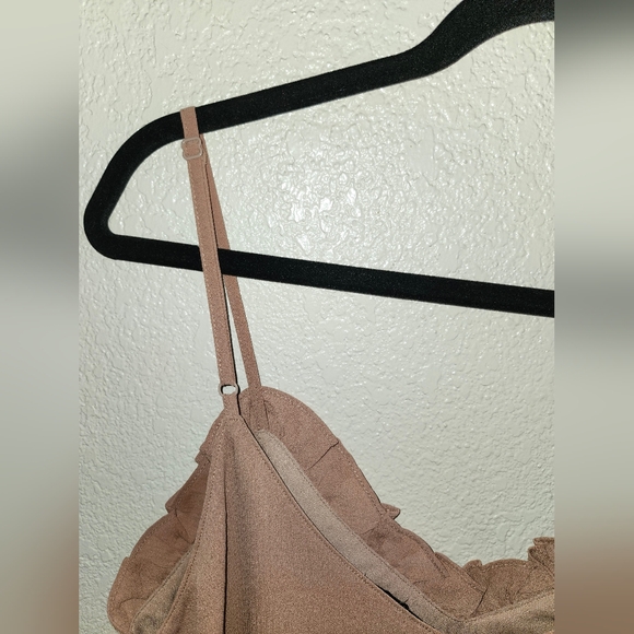 🫚EUC Wishlist Ruffle Camisole in Ginger Size Medium🫚 - Picture 9 of 9